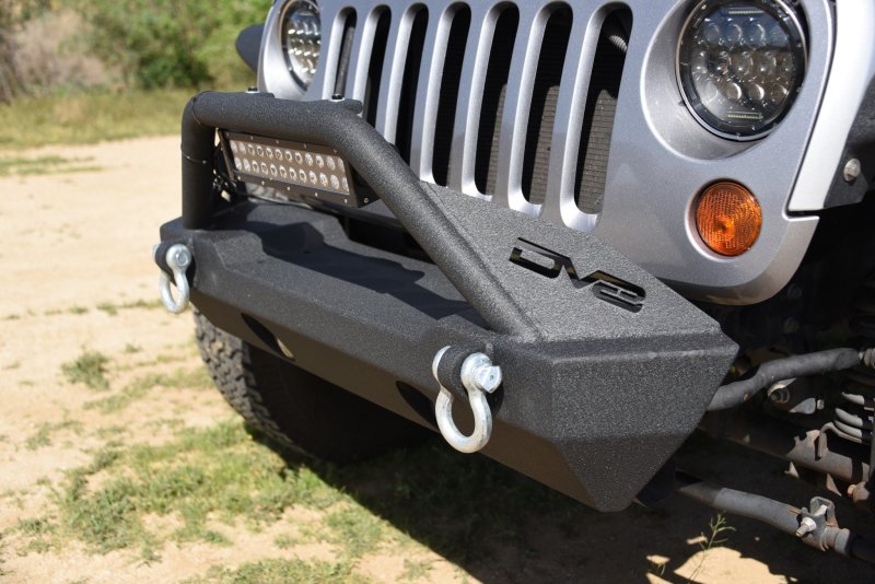 DV8 Offroad 07-18 Jeep Wrangler JK/JL FS-15 Steel Stubby Front Bumper w/ Fog Lights