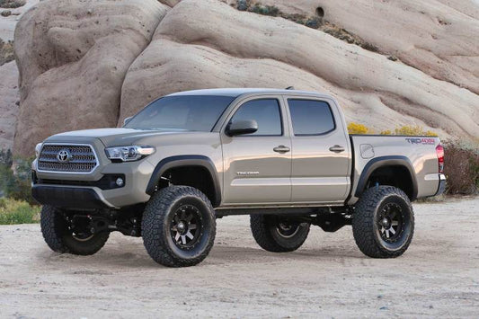 Fabtech 16-19 Toyota Tacoma 4WD/2WD 6 Lug 6in Perf. System w/DL 2.5 Coilovers & Rear DL Resi Shocks